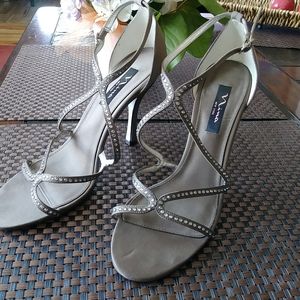 Nina.New York. Size US 10 Euro 40.